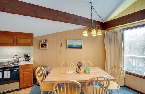 Bromley Mountain Apartment | Bromley Mountain Escape w/2 Balconies: Hike & Ski