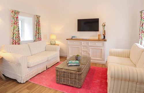 Brynsiencyn Cottage | BRON HAUL, pet friendly, country holiday cottage in Brynsiencyn