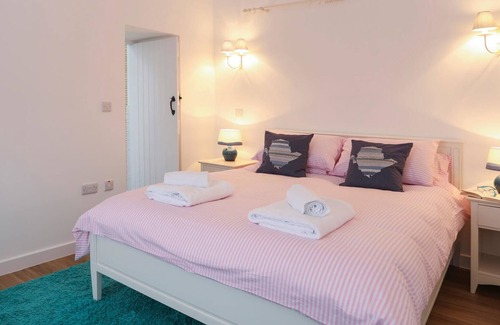 Brynsiencyn Cottage | BRON HAUL, pet friendly, country holiday cottage in Brynsiencyn