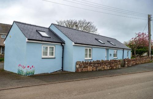 Brynsiencyn House | Bron Haul