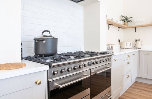 Llanfairpwllgwyngyll Cottage | Bron Menai - sleeps 15 guests in 8 bedrooms