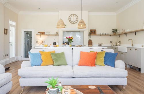 Llanfairpwllgwyngyll Cottage | Bron Menai - sleeps 15 guests in 8 bedrooms