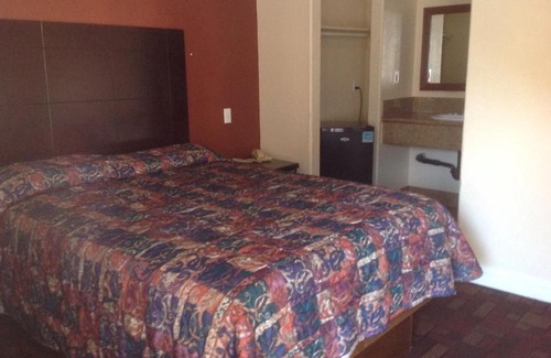 Los Angeles Hotel | Bronco Motel South Central