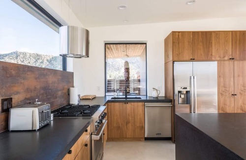 Pioneertown House | Bronco Vista-Pioneertown's Private Sanctuary