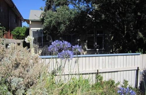 Frankston House | Bronte-an absolute beachfront property