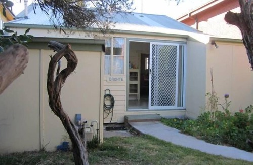 Frankston House | Bronte-an absolute beachfront property