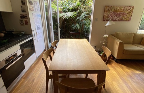 Bronte Apartment | Bronte: beautiful, 2-bedroom apartment, 7-minute walk to beach
