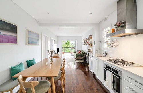 Bronte Apartment | Bronte Beauty Modern Heritage Style with Balcony