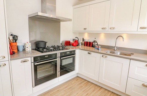 Casterton House | BRONTE HOUSE, romantic, character holiday cottage in Kirkby Lonsdale