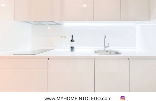 Toledo City Center Apartment | ~BRONZE~ by myhomeintoledo.com