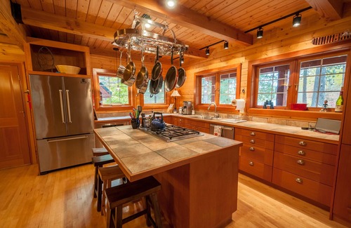 Cle Elum House | Brook Trout Lodge - 20 Acre Estate with Hot Tub