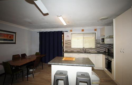 Guilderton House | Brooklands - Budget Beach Shack Style Accomodation