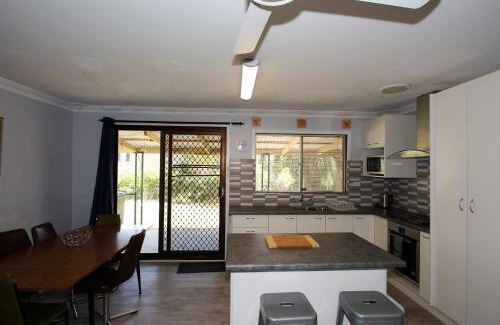 Guilderton House | Brooklands - Budget Beach Shack Style Accomodation