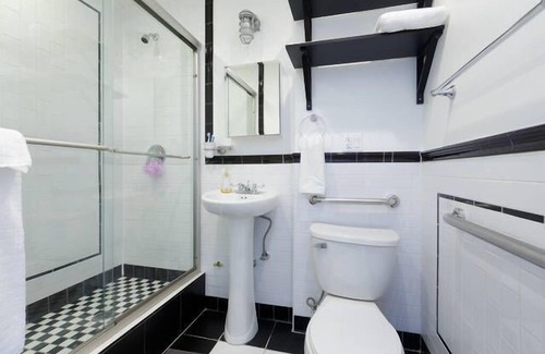 Greenpoint Apartment | Brooklyn Chic 2 Br Loft In The International Cork Factory