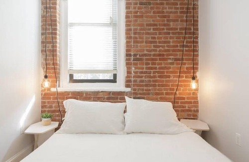 Greenpoint Apartment | Brooklyn Chic 2 Br Loft In The International Cork Factory