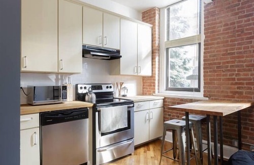 Greenpoint Apartment | Brooklyn Chic 2 Br Loft In The International Cork Factory