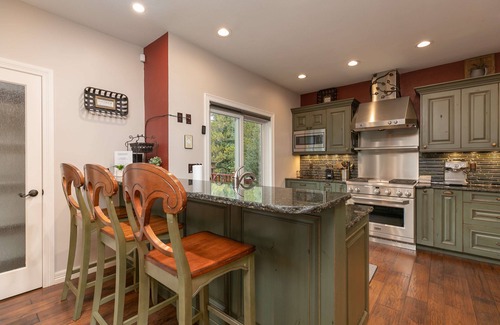 Baldy Mountain House | Brooks Hill Lodge Home: Spacious, Hot Tub