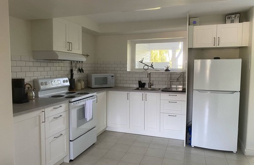 Louth Apartment | Brook’s Hollow: Cozy countryside retreat nestled within Niagara wine district