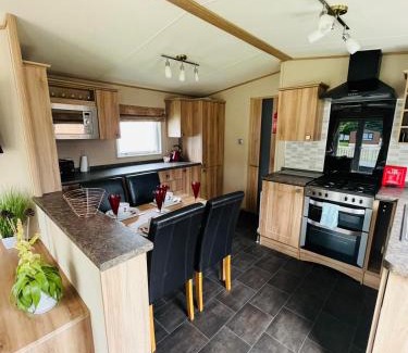 Allerthorpe House | Brooksbank Lodge with Hot Tub