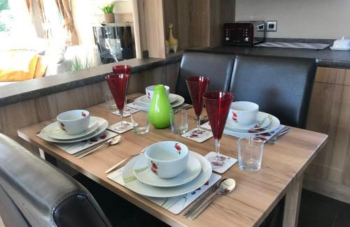 Allerthorpe House | Brooksbank Lodge with Hot Tub