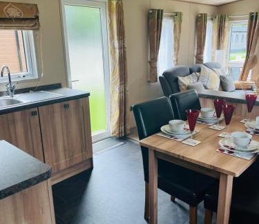 Allerthorpe House | Brooksbank Lodge with Hot Tub