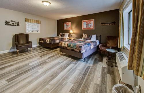 Gatlinburg Hotel | Brookside Lodge - Gatlinburg - On the River