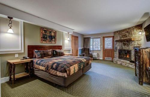 Gatlinburg Hotel | Brookside Lodge - Gatlinburg - On the River
