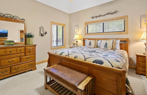 Gatlinburg - Pigeon Forge House | Brookside - LUXURY - Cedar Falls Resort - custom built fire pit