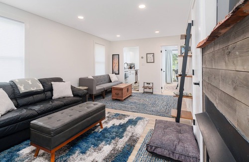 Keene House | Brookside Retreat Heart of Keene ADK | Wifi | Dogs