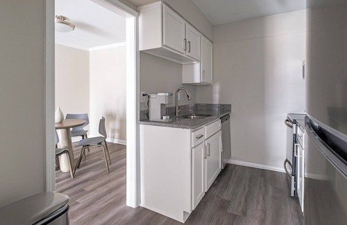 Homewood Apartment | Brookwood 2BD 2 - Two Bedroom Apartment, Sleeps 4