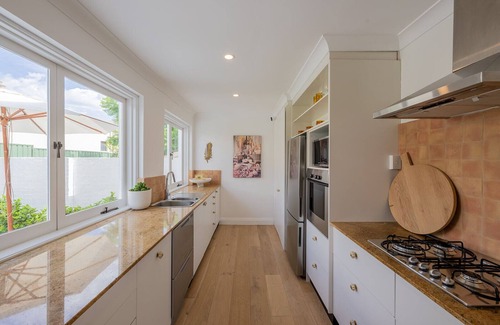 Cottesloe House | Broome Beach - open plan living close to beach