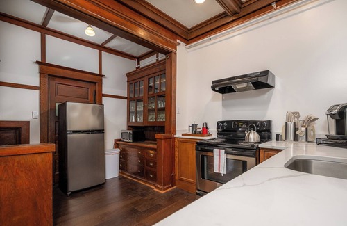 Seward Apartment | Brown and Hawkins Historical Apartments