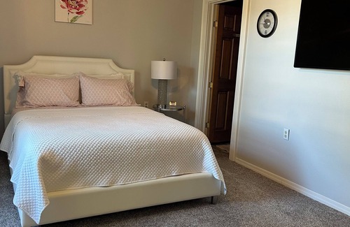 Palmetto Bed & Breakfast | Brown Bunny BnB-Bakery A Peaceful Retreat Palmetto FL Outdoor Spaces WiFi AC