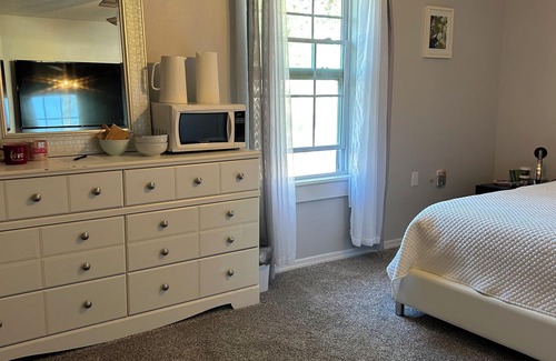 Palmetto Bed & Breakfast | Brown Bunny BnB-Bakery A Peaceful Retreat Palmetto FL Outdoor Spaces WiFi AC