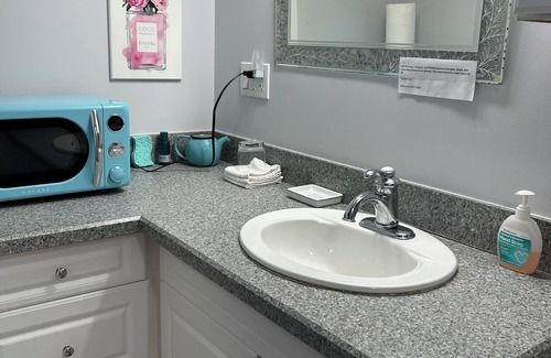 Palmetto Bed & Breakfast | Brown Bunny BnB — Peaceful Retreat in Palmetto FL Outdoors WiFi AC