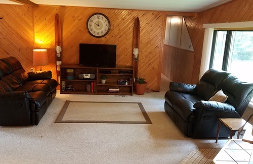 Phillips Cabin | Brown Cabin: Solberg Lake Retreat