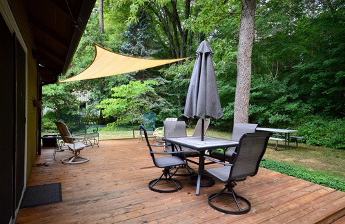Holland House | Brown Cottage | 3 Bed, 1.5 Bath