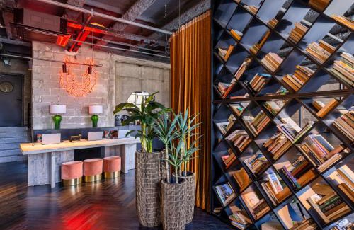 Nachlaot Hotel | Brown Machne Yehuda