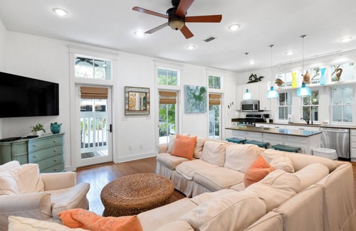 Watercolor House | Brownies - Camp WaterColor Home Private Pool Heated Seasonally, 5 Beach Bikes