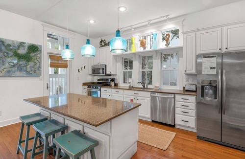 Watercolor House | Brownies - Camp WaterColor Home Private Pool Heated Seasonally, 5 Beach Bikes