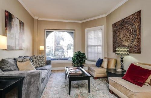 Gold Coast Apartment | Brownstone in Gold Coast