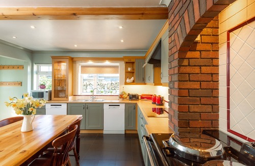 Coniston Cottage | BROWSIDE, pet friendly, with hot tub in Coniston