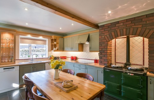 Coniston Cottage | BROWSIDE, pet friendly, with hot tub in Coniston