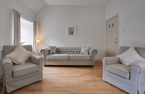 Newton Stewart Apartment | Bruce Apartment