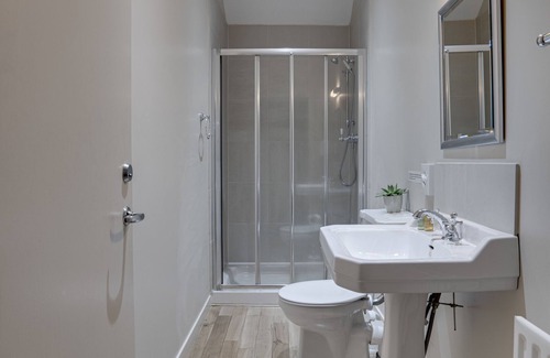 Newton Stewart Apartment | Bruce Apartment