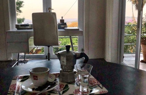 Muckleneuk Apartment | Bruna's Italian private apartment -the Olivo Suite