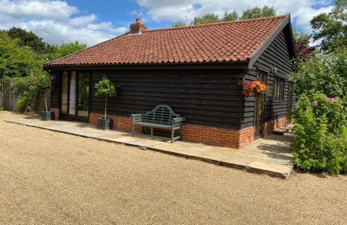 Woodbridge House | Brundish Suffolk Barn 2 Bed Idyllic 6 acres