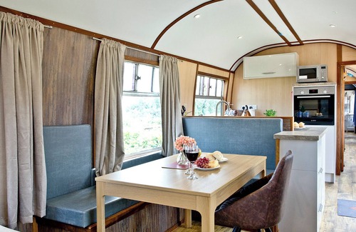 Dawlish Warren Ski Chalet | Brunel Boutique Railway Carriage 4