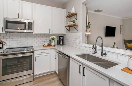 Northwest Raleigh House | Bruno Landing. Fresh, Comfortable, Convenient -RDU