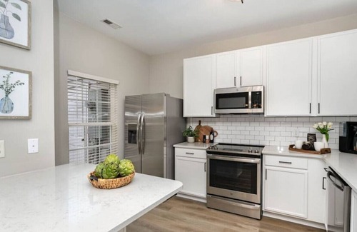 Northwest Raleigh House | Bruno Landing. Fresh, Comfortable, Convenient -RDU